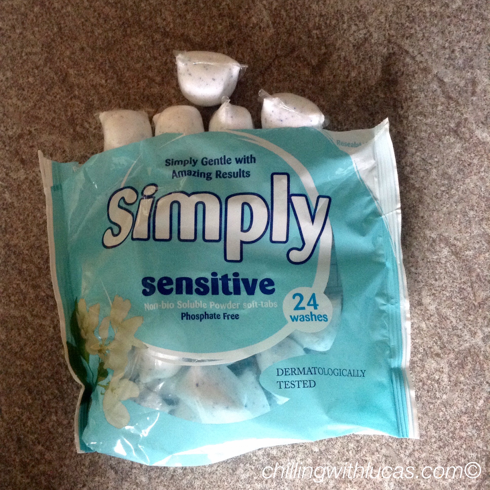Simply sensitive non bio washing tablet