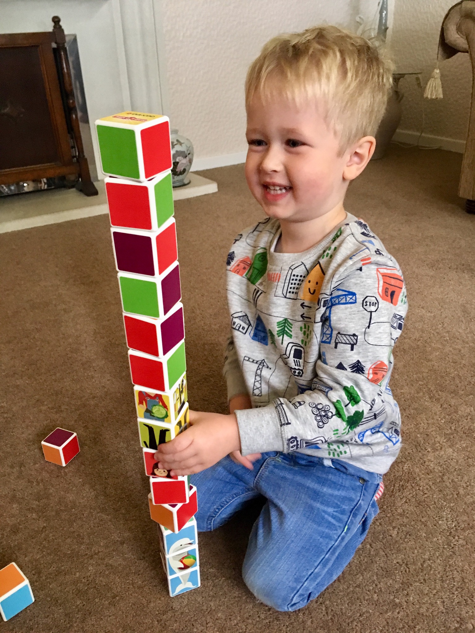 Geomag Magicube review. Lucas building a tower with the cubes