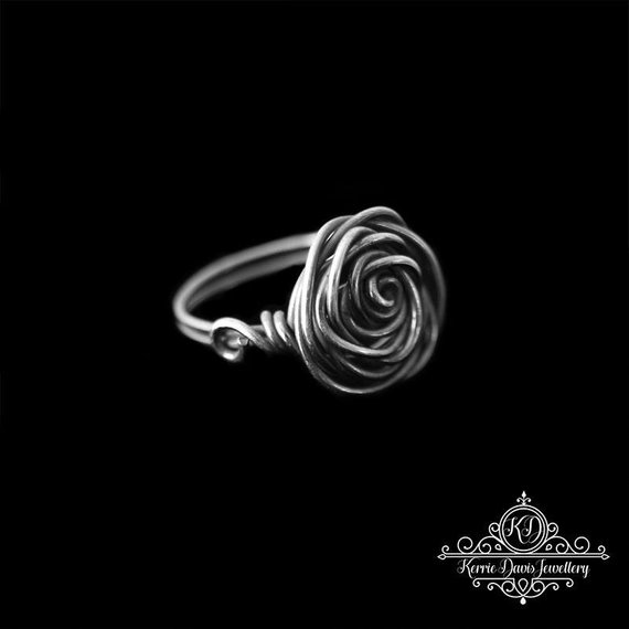 Women’s gift ideas a silver rose ring 