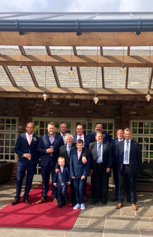 The men’s photo at the wedding 