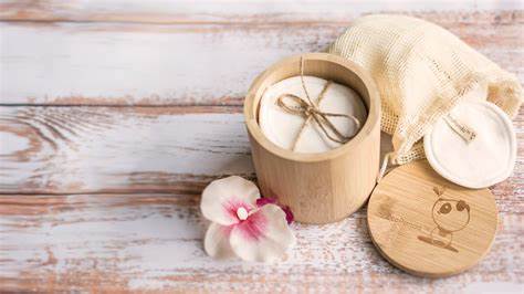 eco friendly gifts. reusuable bamboo makeup pads in a bamboo pot