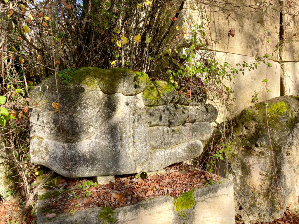 Carriere constant quarry Dordogne sculptures 