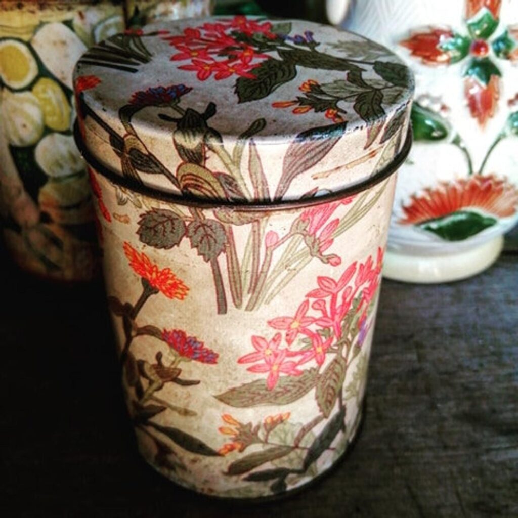 Vintage French pretty floral printed storage sweetie tin