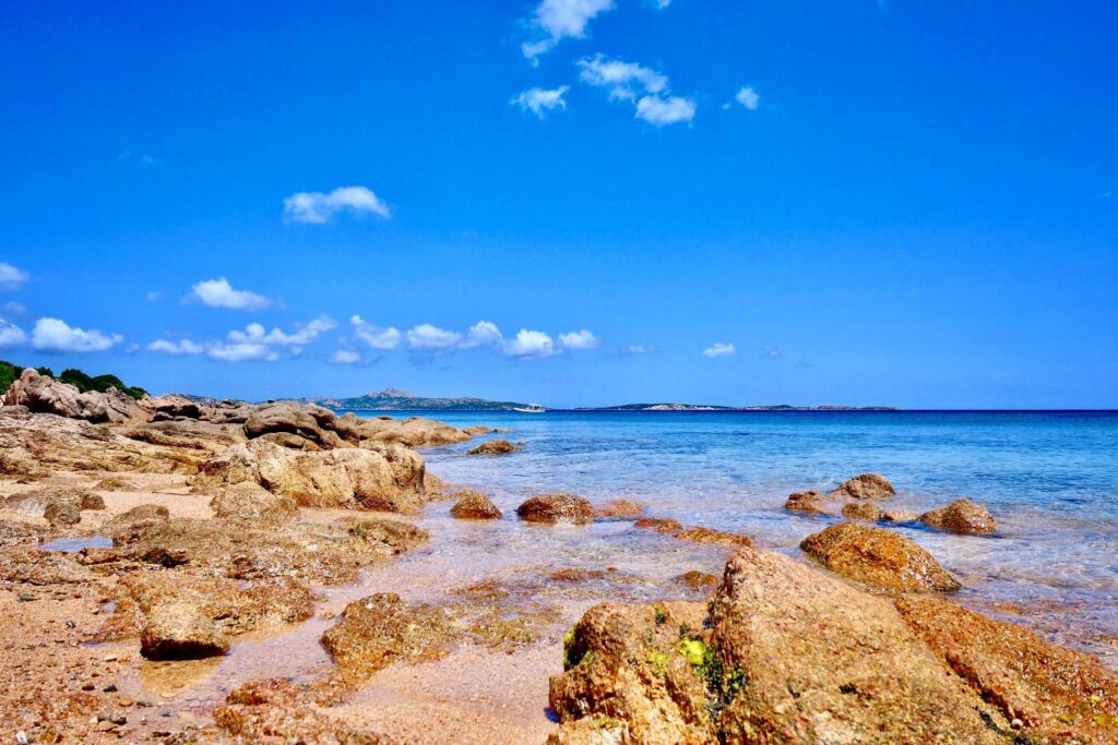 Spiaggia Le Piscine, Arzachena, SS, Sardegna, Italia  Li Piscini beach, Sardinia, Italy