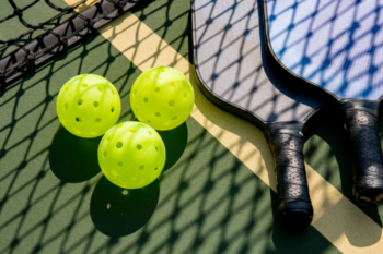 2 pickleball racket and 2 pickleball