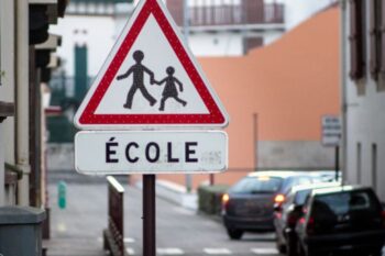 ecole sign