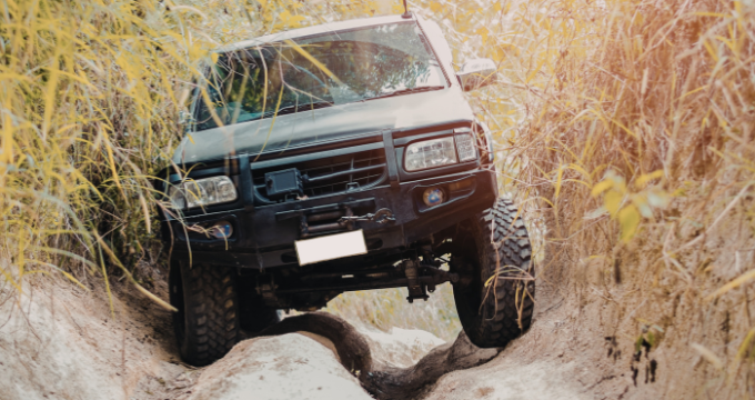 4x4 car going off road